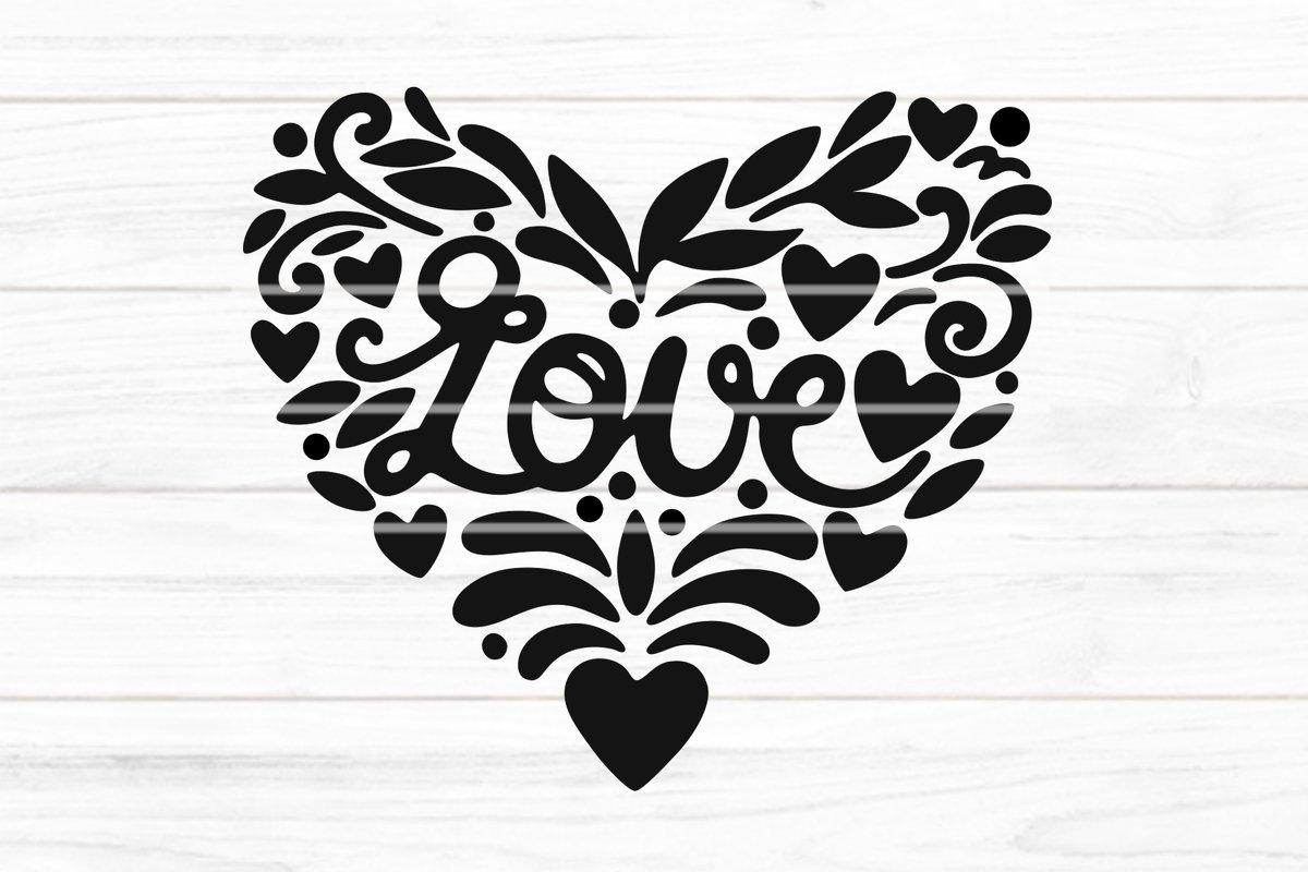 Schwarzes Herzmotiv mit dem Schriftzug „Love“ und floralen Ranken auf hellem Hintergrund
