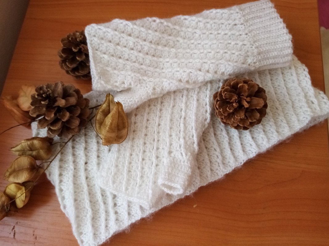 Fingerless Gloves and Infinity scarf. Crochet pattern - Image 4