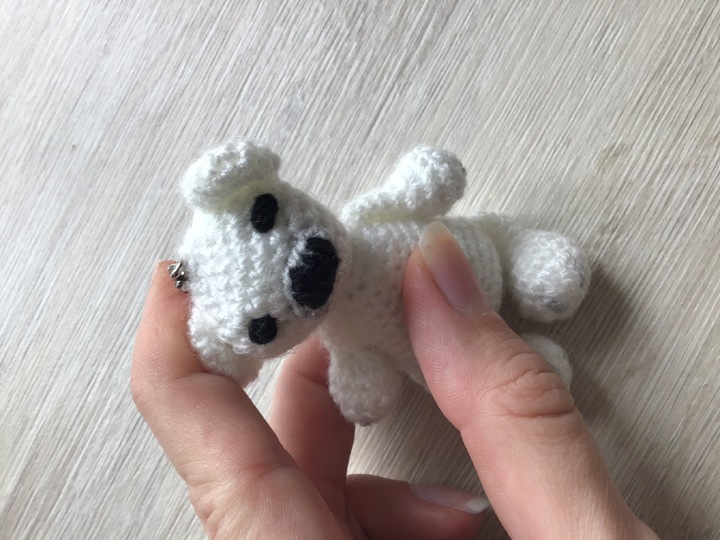 Anleitung Kleiner gehäkelter Eisbär mit Schlüsselanhänger