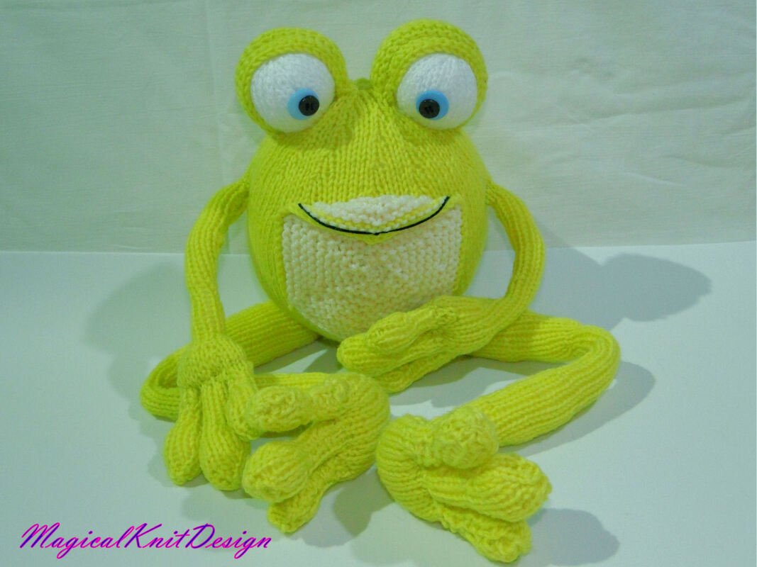 Frankie the frog amigurumi knitting pattern