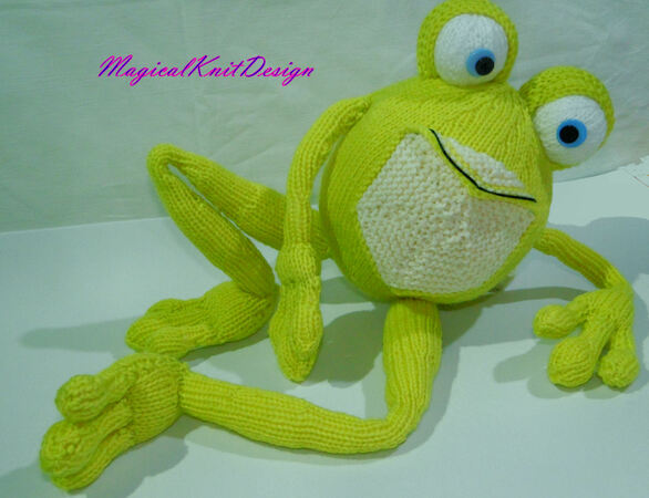 Frankie the frog amigurumi knitting pattern