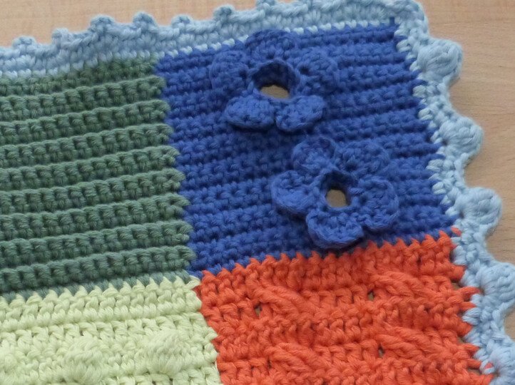 Häkelanleitung für ein Baby-Spielzeug "Fühltuch"