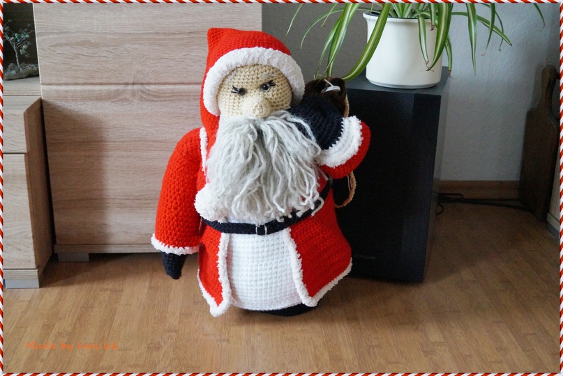 Weihnachtsmann Alfons mit Musik / Spieluhr Häkelanleitung 45 cm