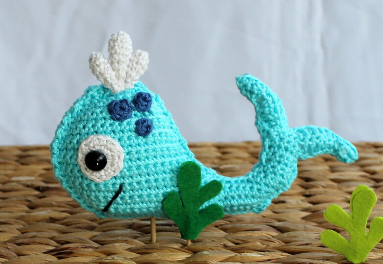 Crochet a Fish Mobile – six sea animals for the nursery (EN & DE)