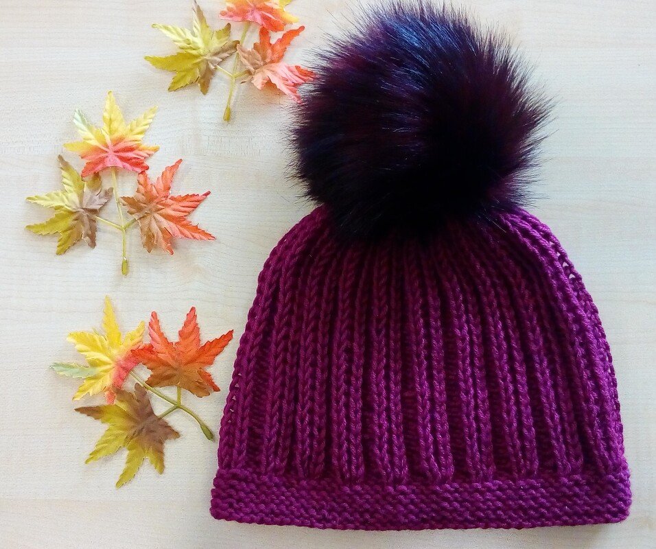 Mütze im einfarbigen Rippenpatent