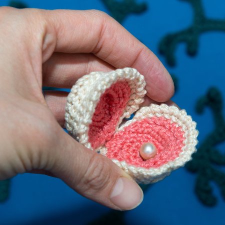Crochet Pattern Shell with Pearl