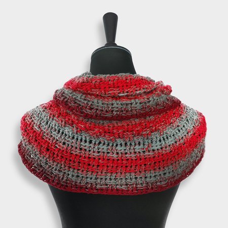 Free crochet pattern scarf // loop // cowl // moebius-scarf