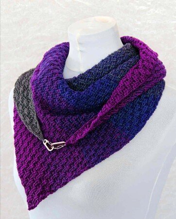 Free crochet pattern shawl // scarf // neckerchief "Crossy"
