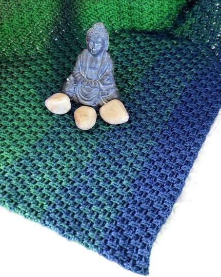 Free crochet pattern shawl // scarf // neckerchief "Crossy"