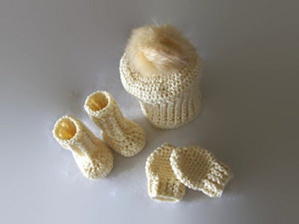 Baby girl crochet pattern hat set