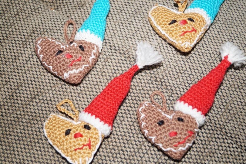 weihnachtliche Anhänger für Christbaum, Sträuße etc. Häkelanleitung