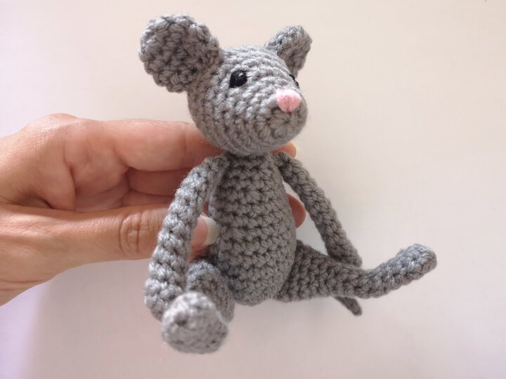 Mäuse mit beweglichen Beinen - Häkelanleitung von NiggyArts