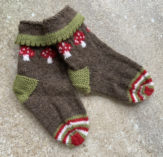 Anleitung Fliegenpilzsöckchen in Größe 20