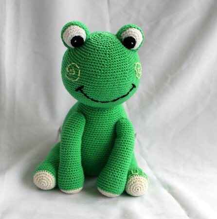 frog Luca crochet pattern