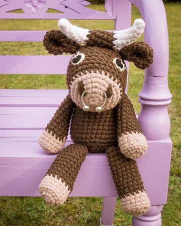 Bull 'Stan' • LuckyTwins • Amigurumi crochet pattern (3 sizes)