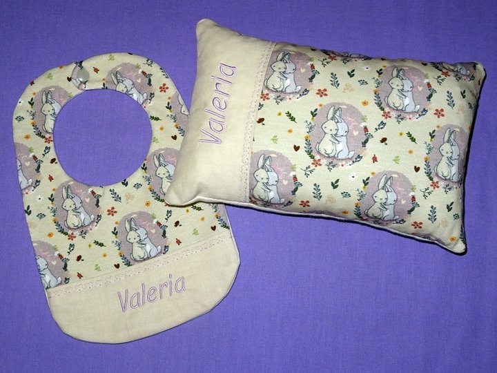 Lätzchen 20x26cm und 16x26cm ITH Stickdatei