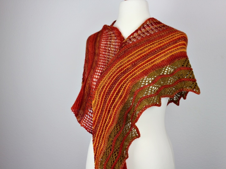 Strickanleitung asymmetrisches Dreieckstuch mit Lochmuster "Montana"