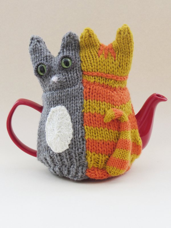 Tail of Two Kitties Tea Cosy Knitting Pattern