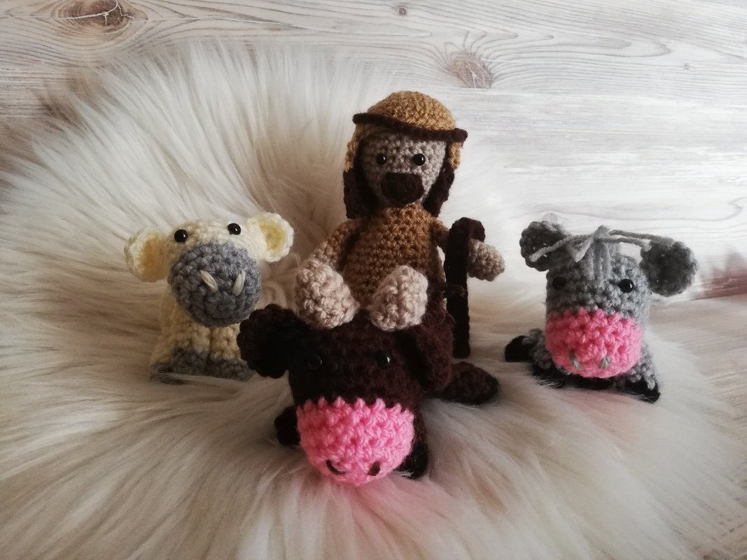 Hirte mit Schaf, Ochse und Esel - Krippenfiguren