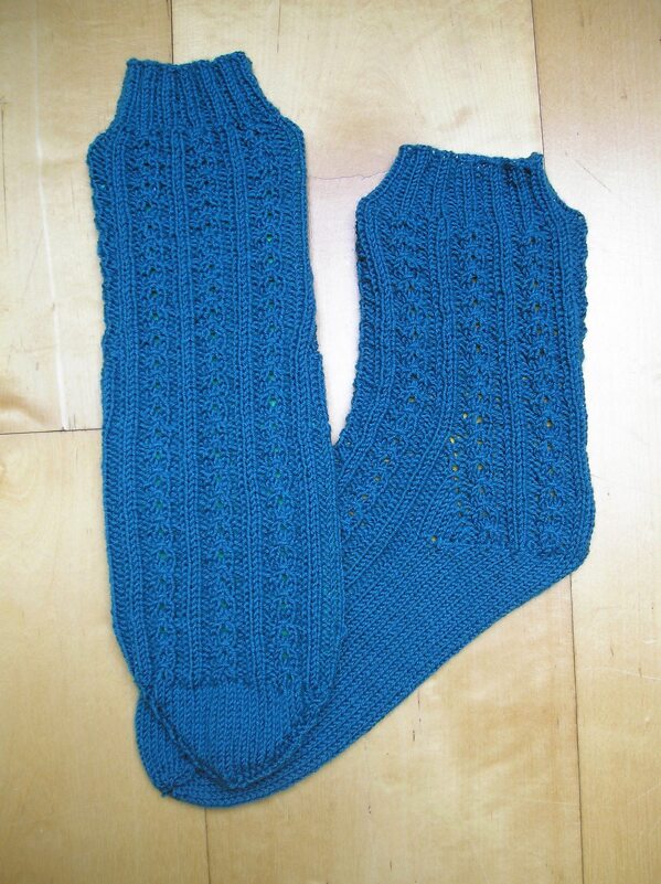 Strickanleitung Socken "blau verknotet" - Bild 2