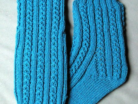 Strickanleitung Socken "blau verknotet"