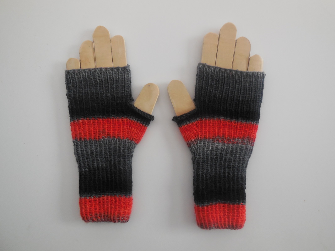 Armstulpen/ Pulswärmer mit Daumen - Strickanleitung