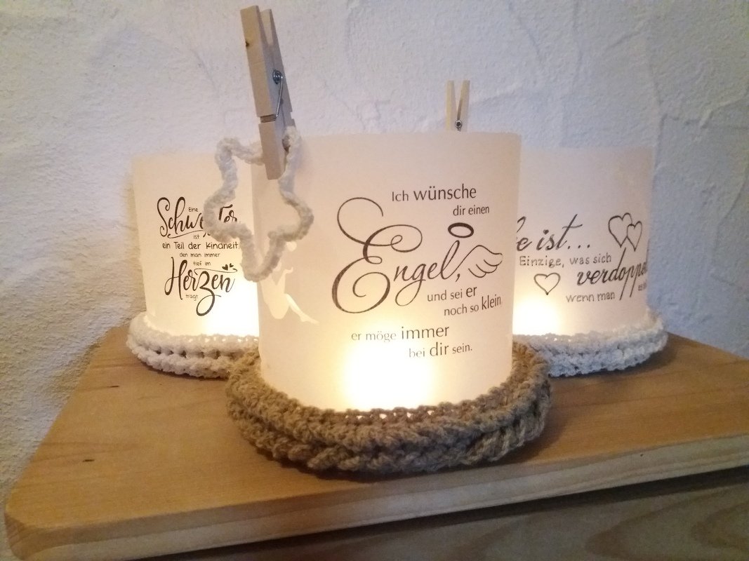 Laterne mit gehäkelter Banderole