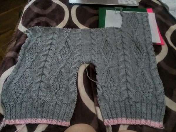 Knitted jumpsuit for kid with embossed pattern