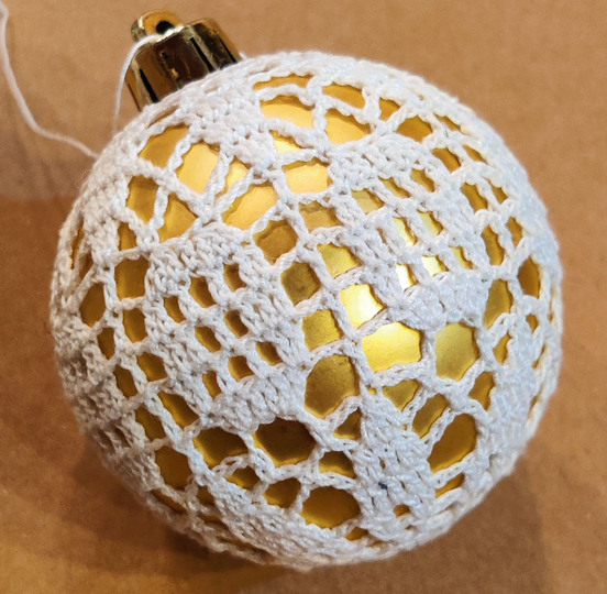 Häkelanleitung für umhäkelte Weihnachtskugel - Muster Kugel