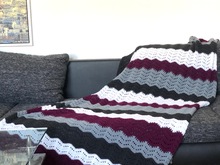 Decke im Zick-Zack-Muster