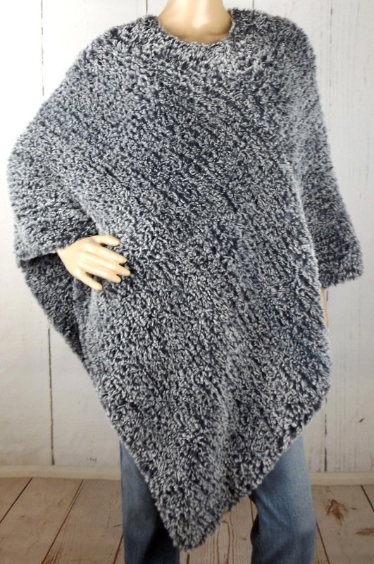 Strickanleitung Poncho mit Loop "Fake - Fur" - Bild 2