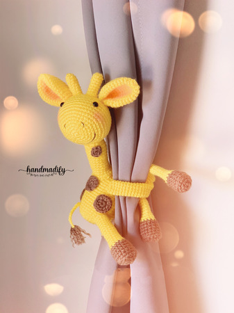 Giraffe Curtain Tie Back Crochet Pattern