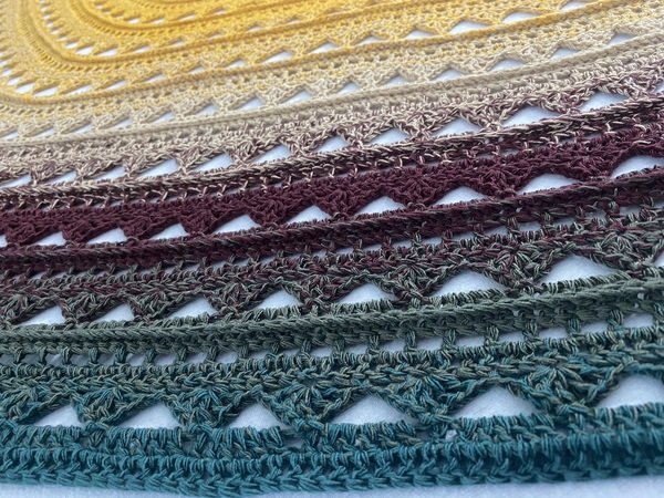 Crochet pattern half moon Halata