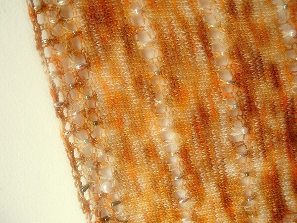 Beaded shawl knitting pattern "Perla"