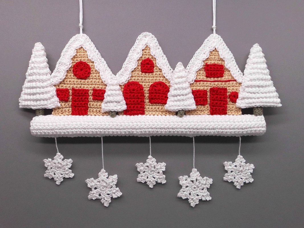 Winter houses hanging door decoration - easy from leftover yarn