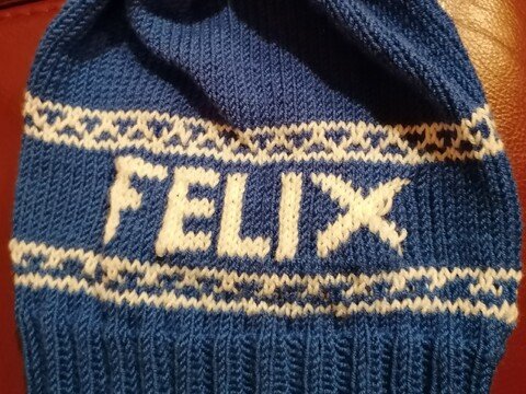 Strickanleitung für Kindermütze mit Namenszug im Norwegermuster