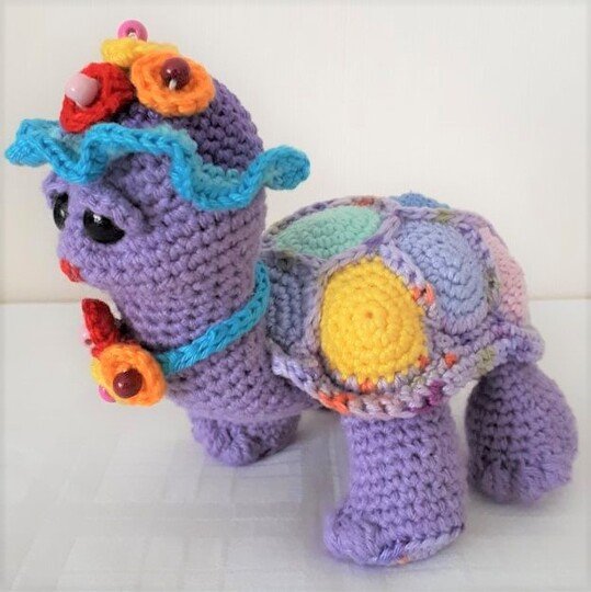 DIY-Anleitung für eine niedliche Häkelschildkröte mit Blumenmuster
