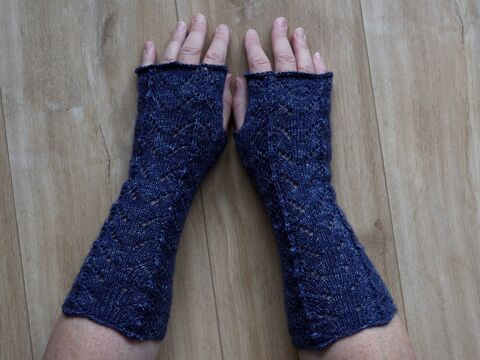 Anleitung Damenstulpen mit Wellenmuster