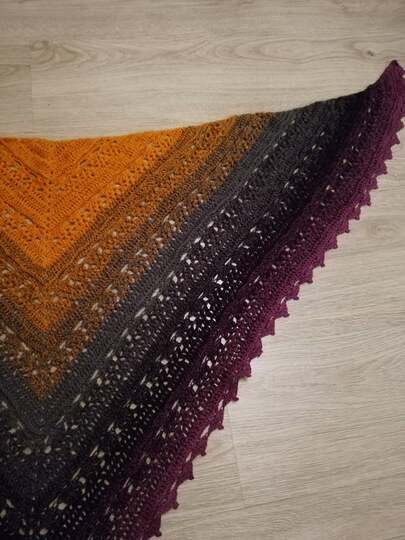 Häkelanleitung Dreieckstuch "Deep Inside"