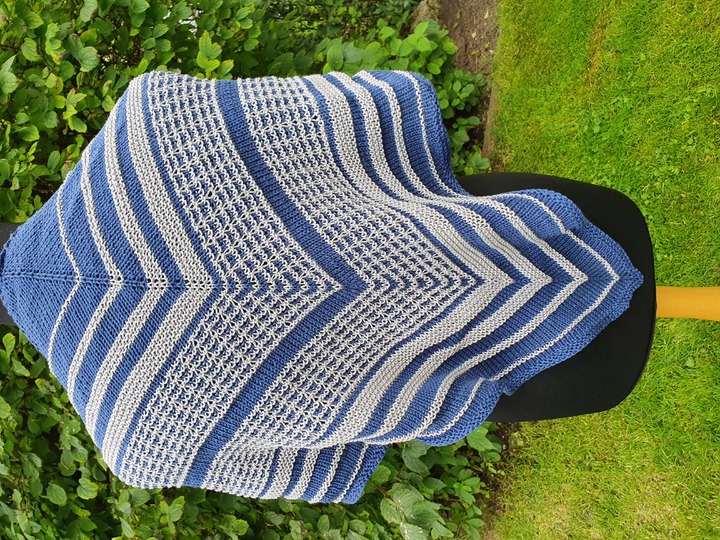 Grey Lane - Dreieckstuch Strickanleitung