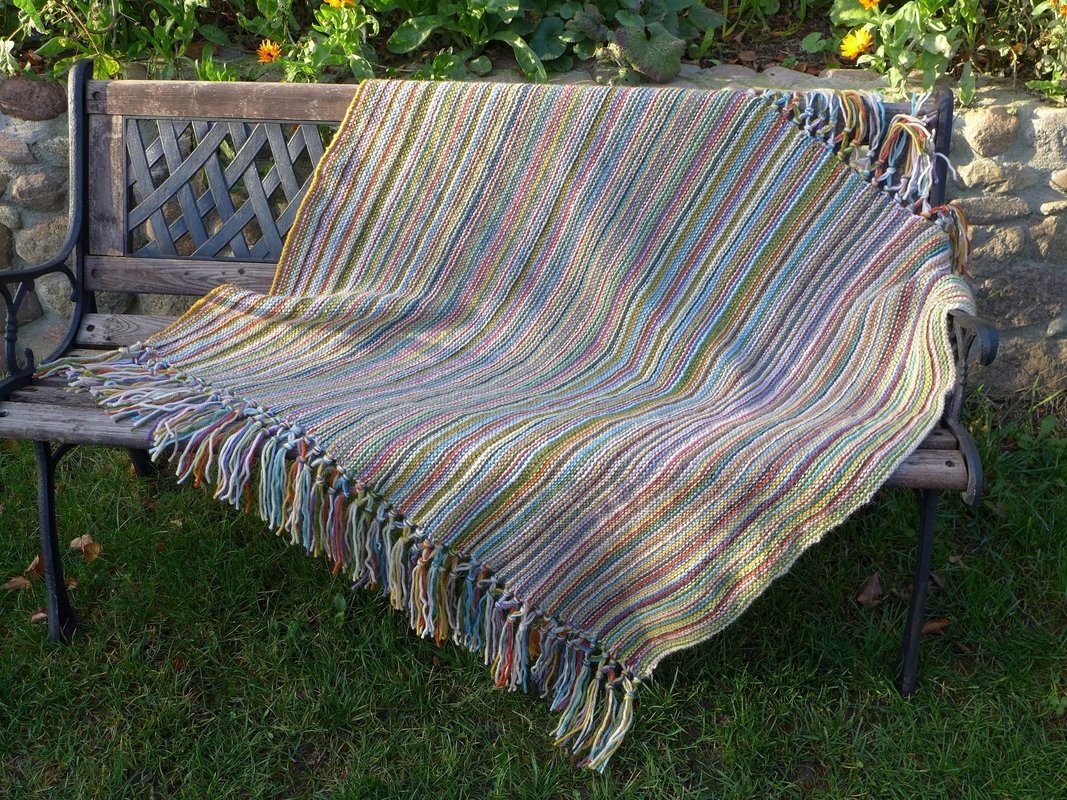 Strickdecke mit Fransen für Anfänger - ohne Fäden vernähen - Bild 6