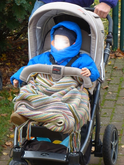 Strickdecke mit Fransen für Anfänger - ohne Fäden vernähen