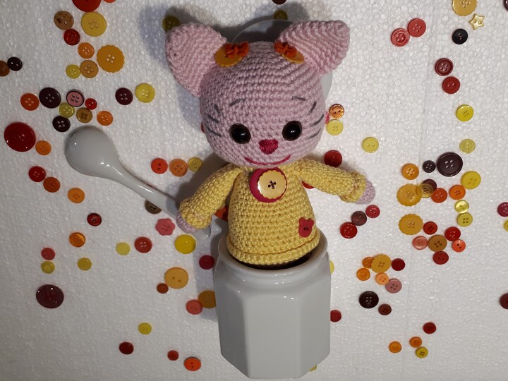 Häkelvorlage: Niedliches Kätzchen "Knöpfchen" selber machen