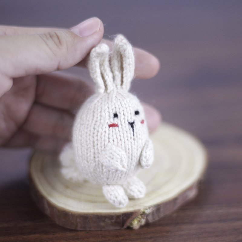 My white bunny Keychain (PDF knitting pattern) - Image 3