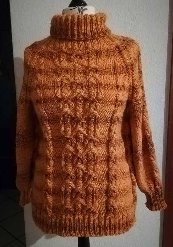 Rollkragenpullover in Rostorange mit Zopfmuster