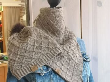 Twinter Strickanleitung für ein kuschliges Mützen - Loop Set Rautenmuster