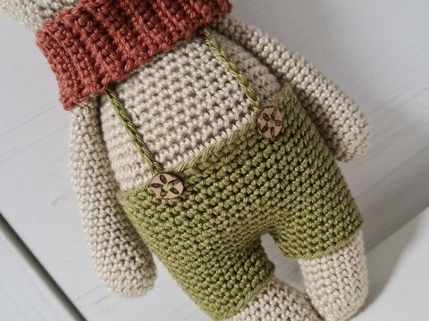 Häkelanleitung: Hose für Bärchen Max