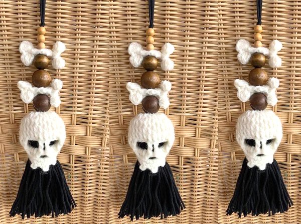 Quaste SKULL & kleinen Knochen