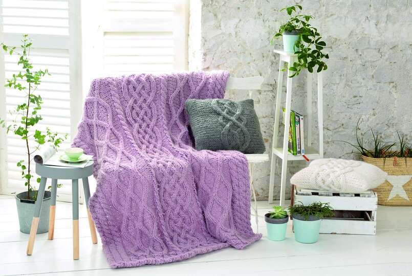 Strickanleitung: Kuscheldecke mit verschiedenen Zopfmuster