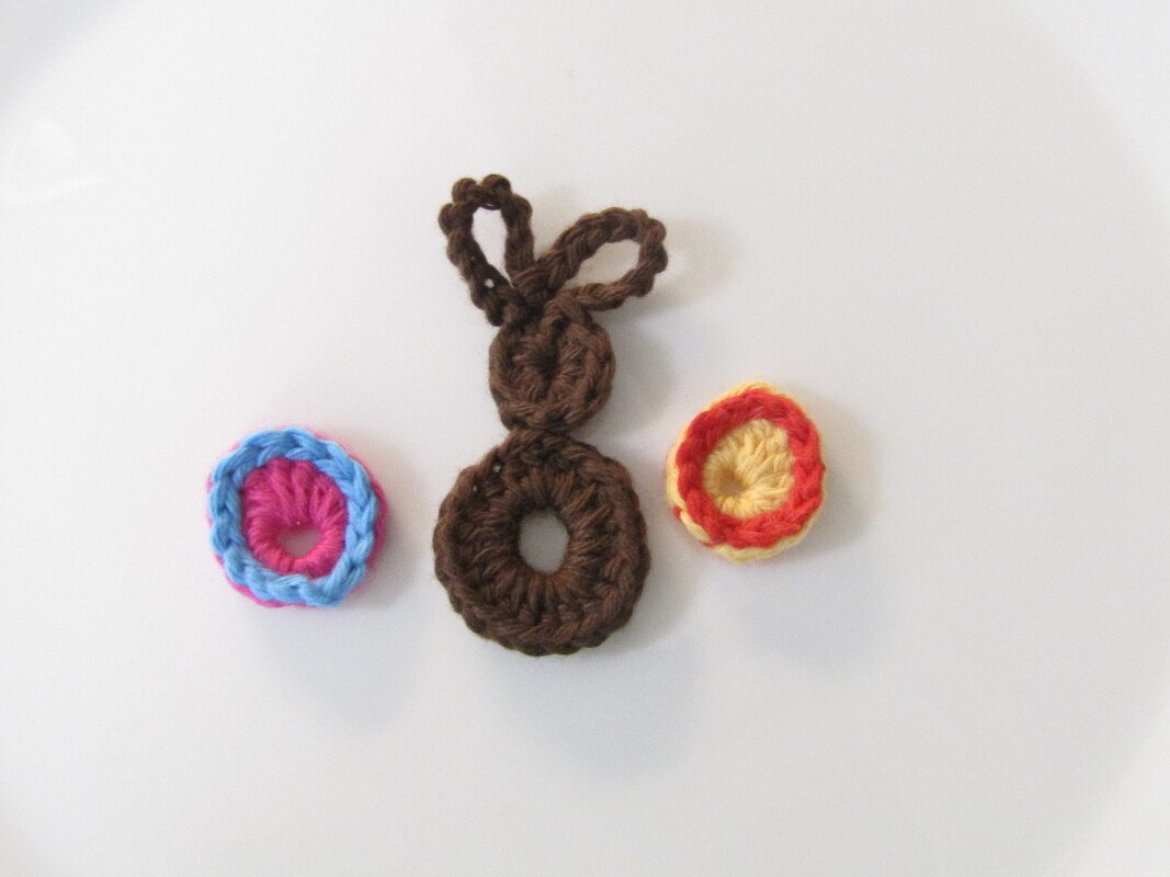 Anleitung Osterhase mit Ostereiern häkeln als Streudeko - Bild 3